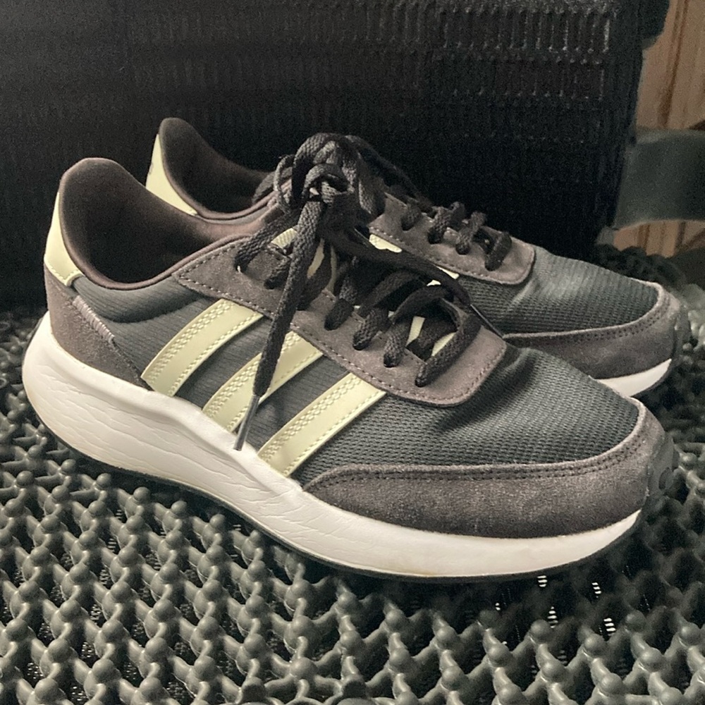 Adidas Sneakers